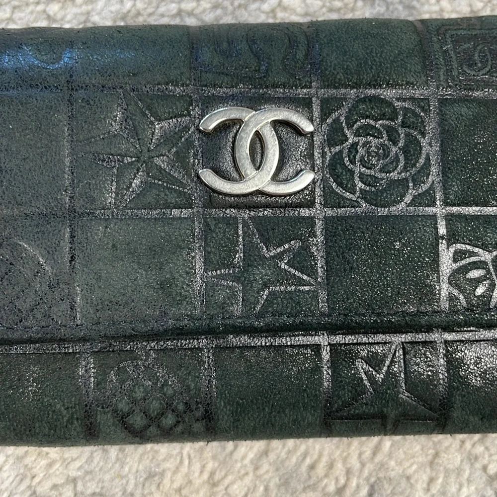 Chanel Precious Symbols Quilted Chocolate Bar Key Holder Case Black 6 Key